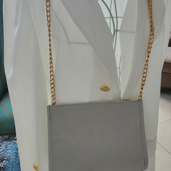 Elegant Gold Chain Shoulder Bag - Picture 3 of 3